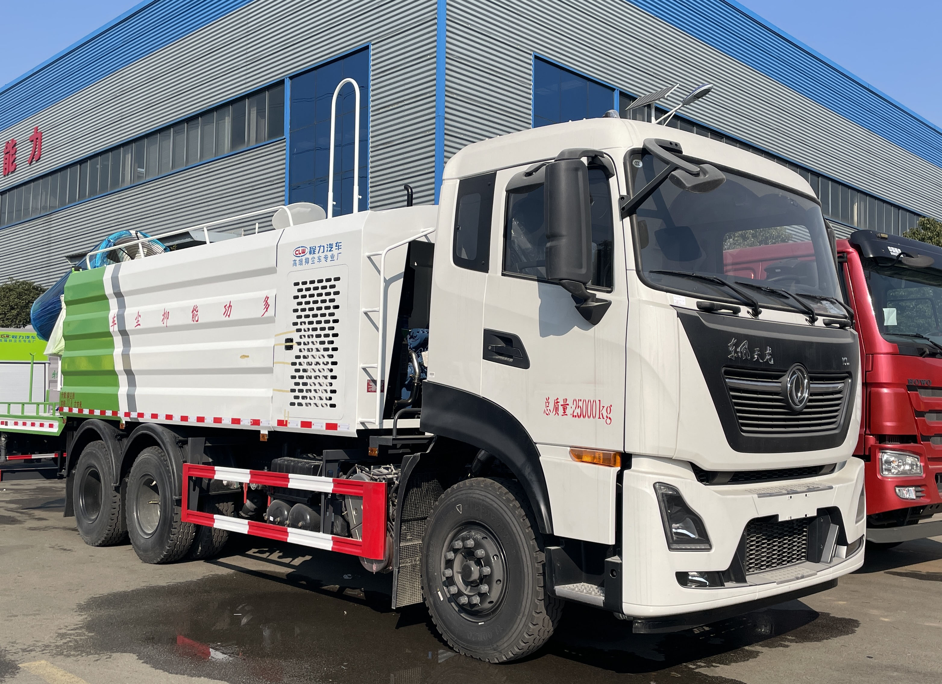 東風(fēng)天龍后雙橋多功能霧炮抑塵車圖片3